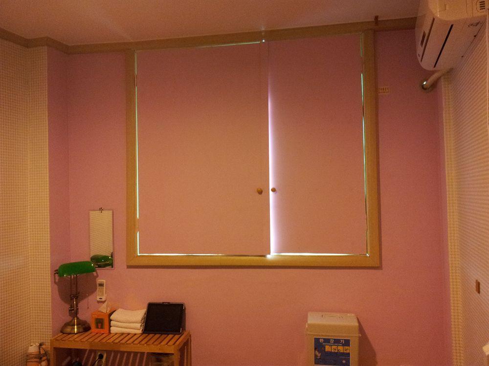 Backpackers In Jeju City Center מראה חיצוני תמונה