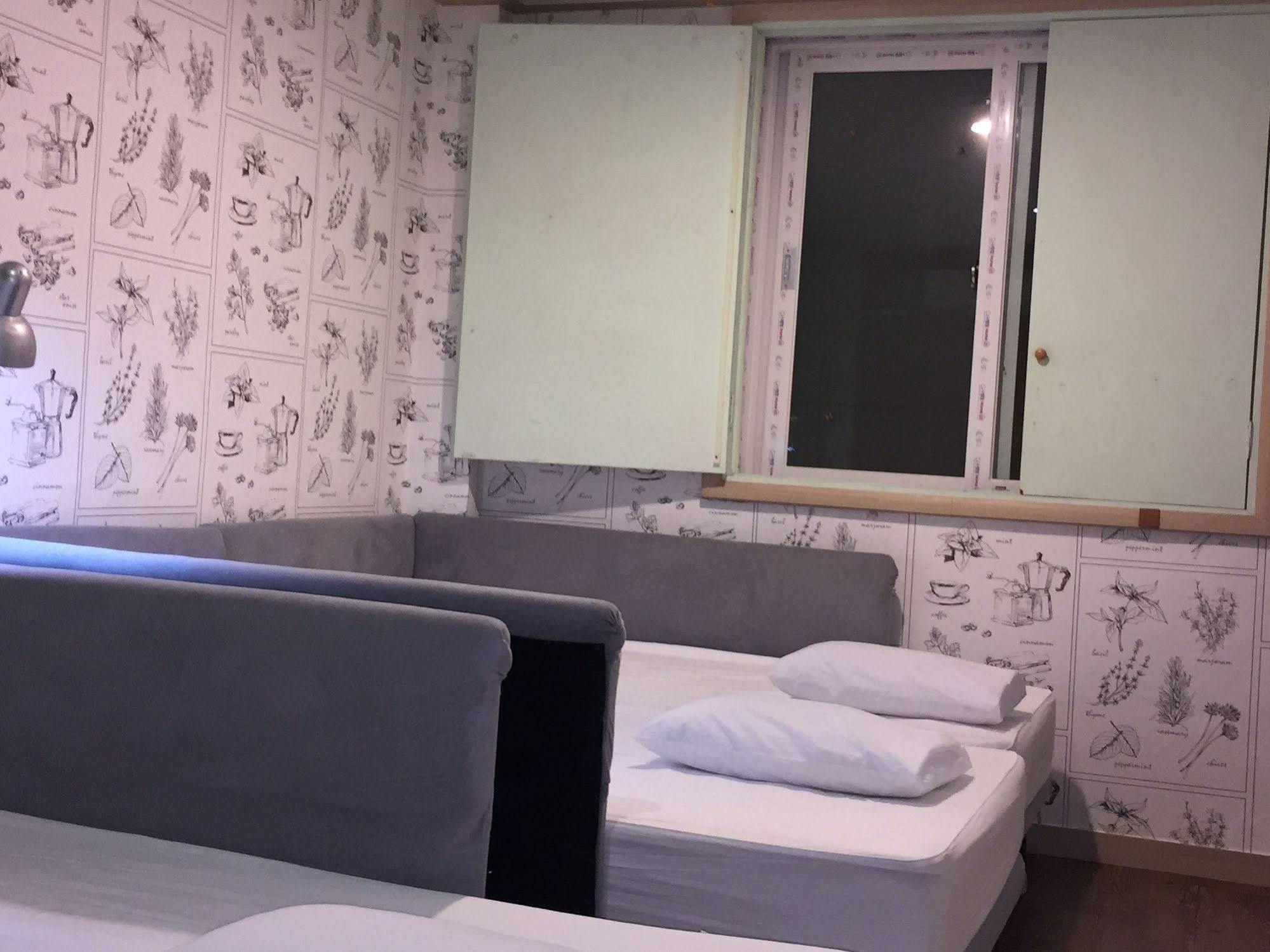 Backpackers In Jeju City Center מראה חיצוני תמונה