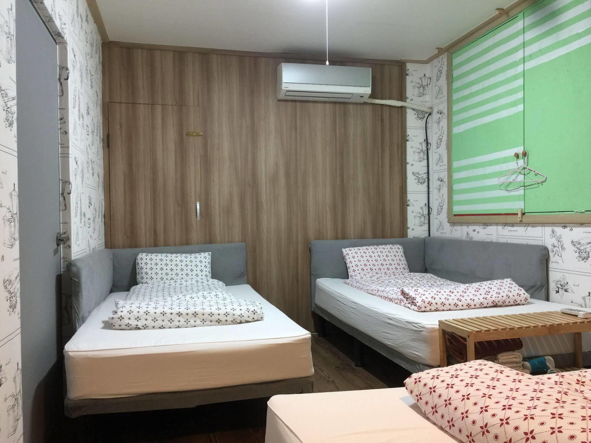 Backpackers In Jeju City Center מראה חיצוני תמונה