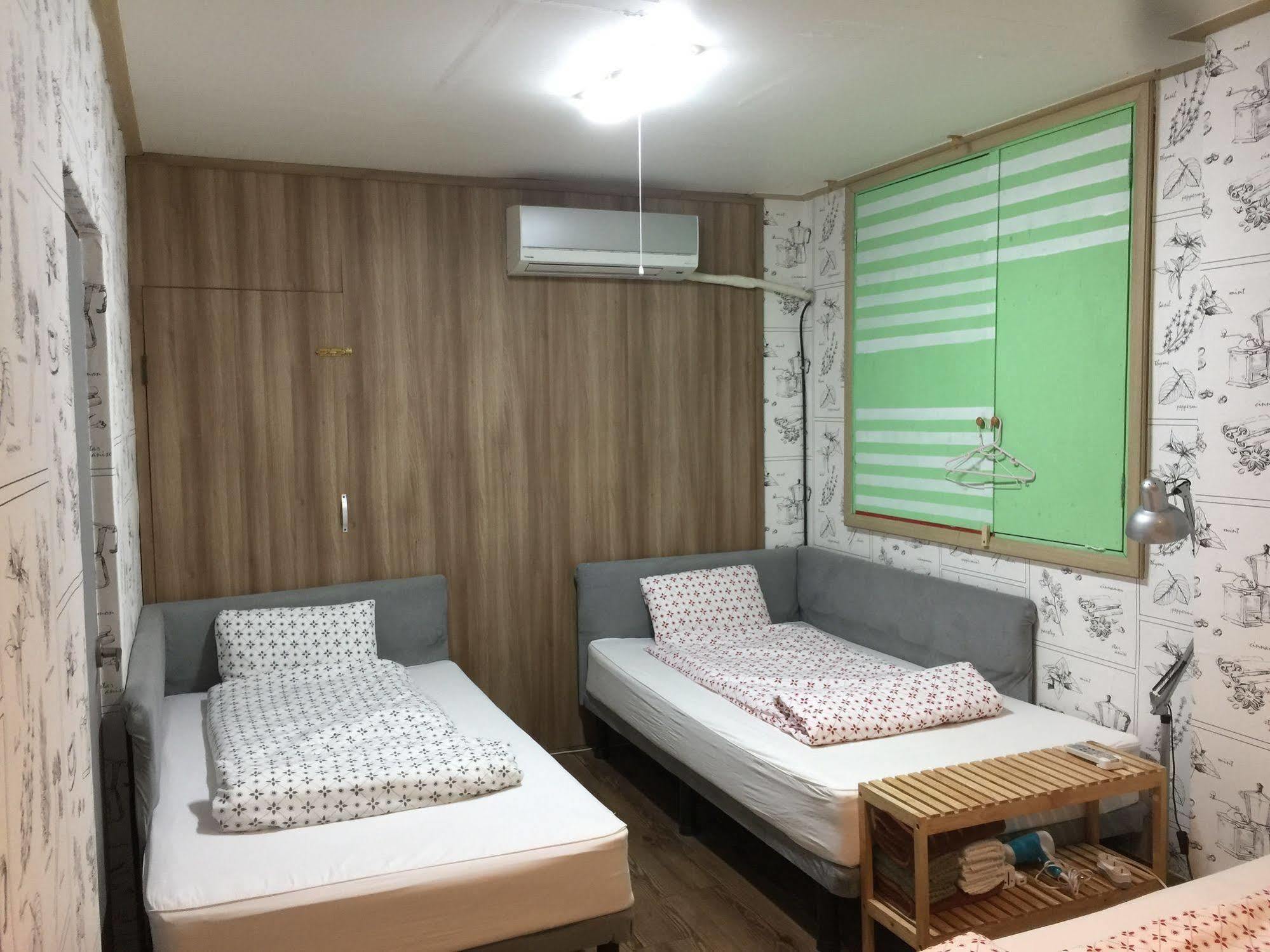Backpackers In Jeju City Center מראה חיצוני תמונה