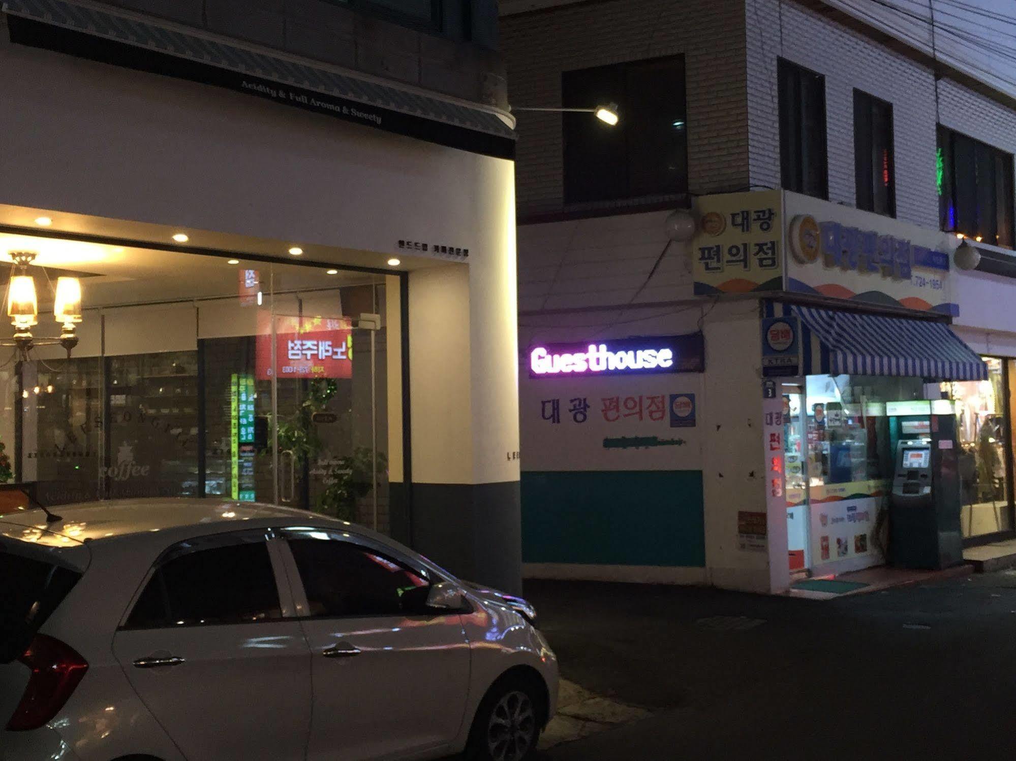 Backpackers In Jeju City Center מראה חיצוני תמונה