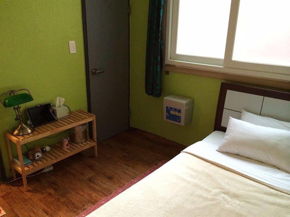 Backpackers In Jeju City Center מראה חיצוני תמונה